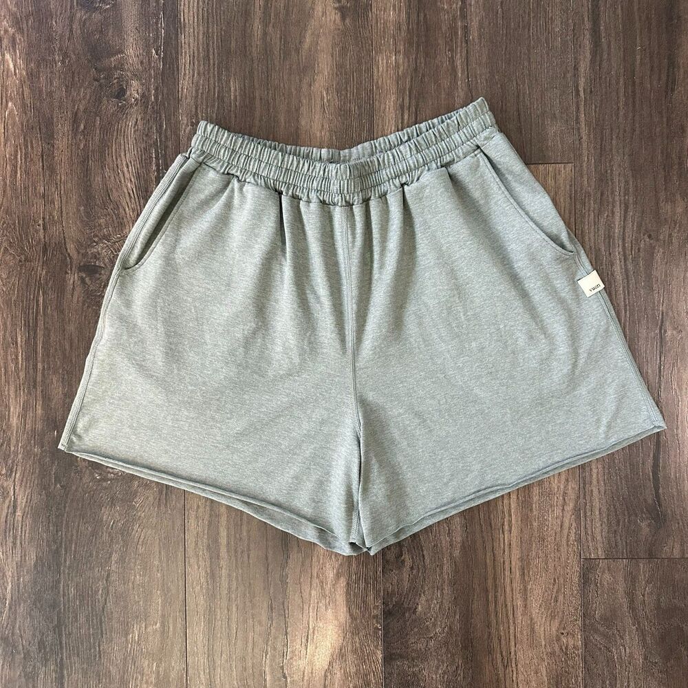 Vuori Mint Boyfriend Short DreamKnit Stretch Athletic Bottoms Raw Hem Women's XS